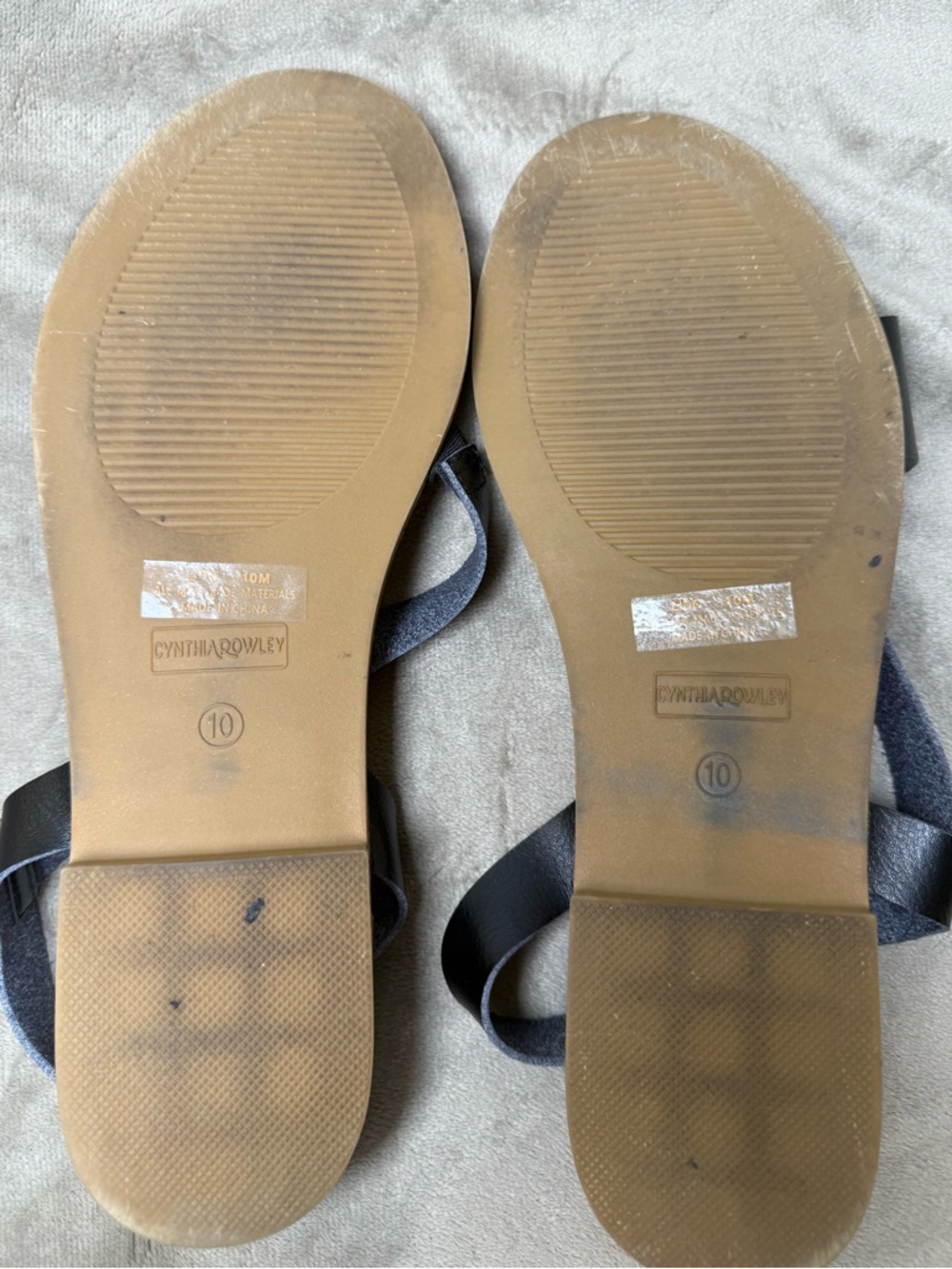 Cynthia Rowley Women’s black and tan minimalist slingback sandals, Size: 10 - Picture 4 of 4